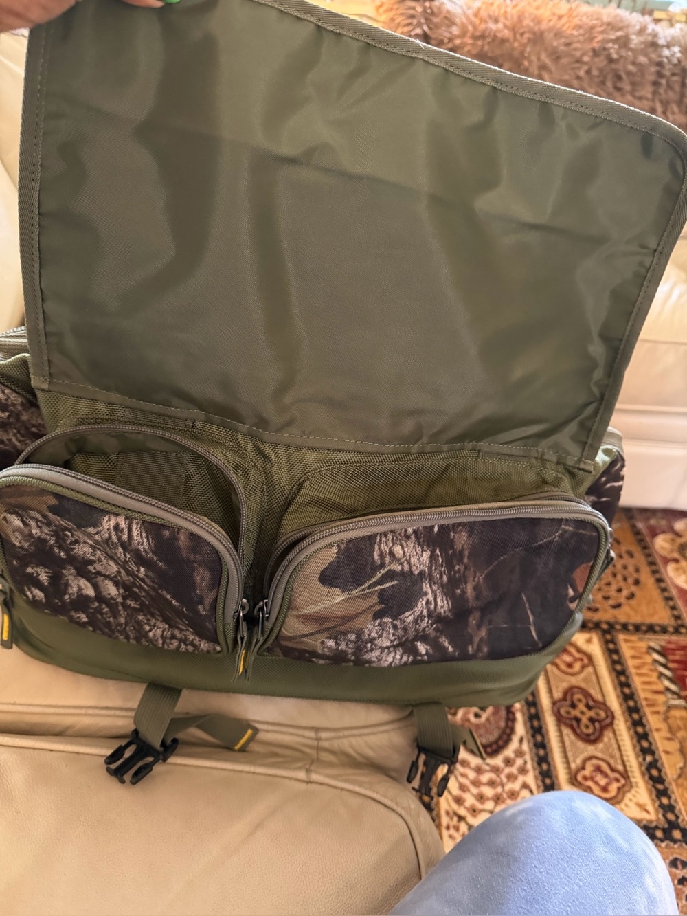 Fishpond Large Camo Duffle Bag - Green. Mint condition - Picture 9 of 12